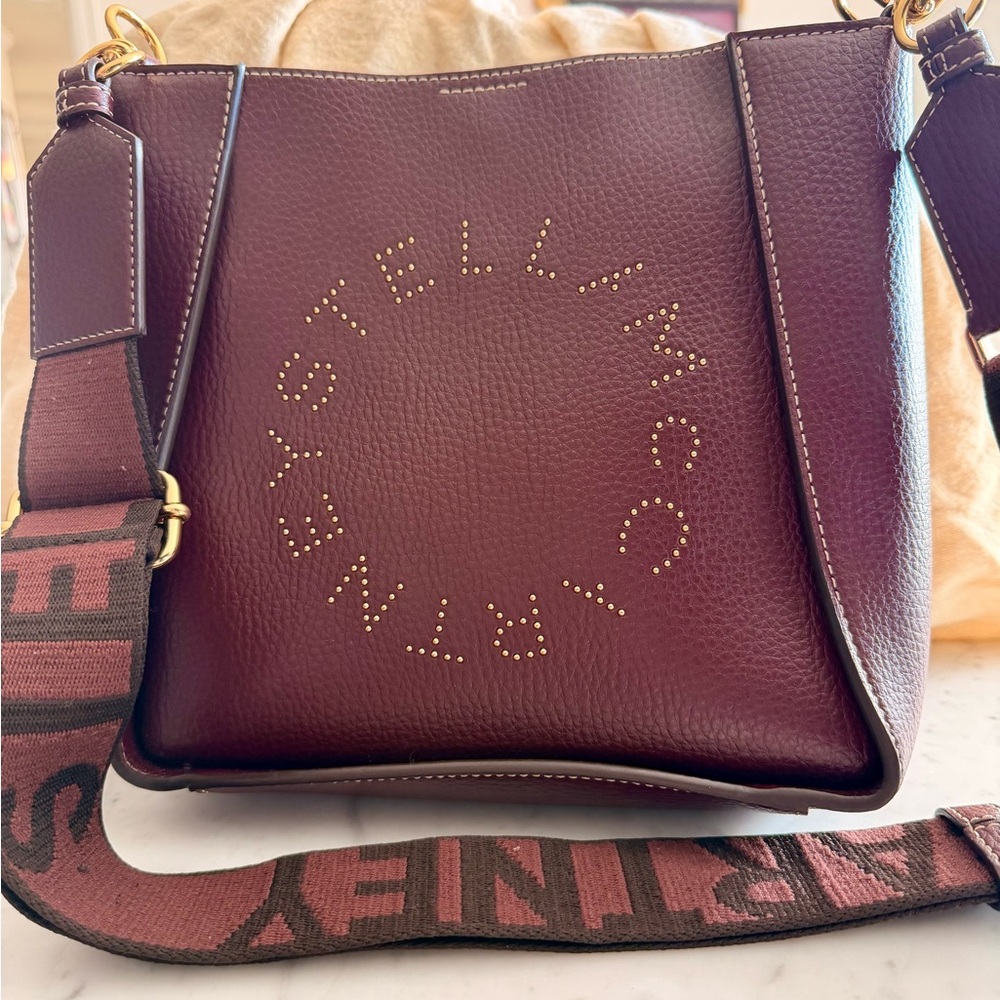 Stella McCartney Mini Logo-Embellished Crossbody Bag in a burgundy - Picture 2 of 10